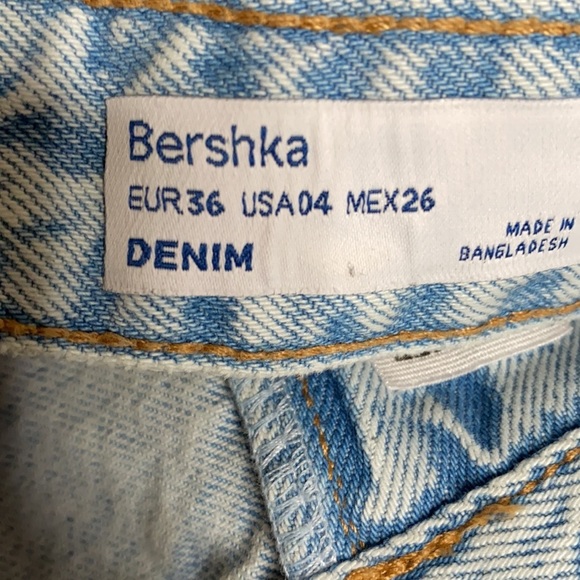 NWT. Bershka Blue 90's Two-Tone Cut Out Straight Fit Jeans. Size 4. - Picture 7 of 8